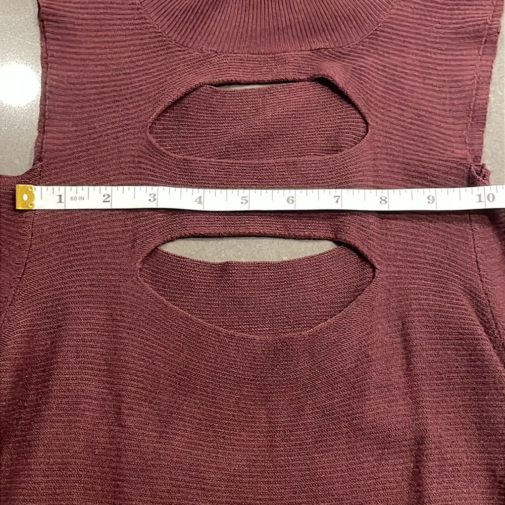 Express Cut-Out Sweater Small - Picture 12 of 12